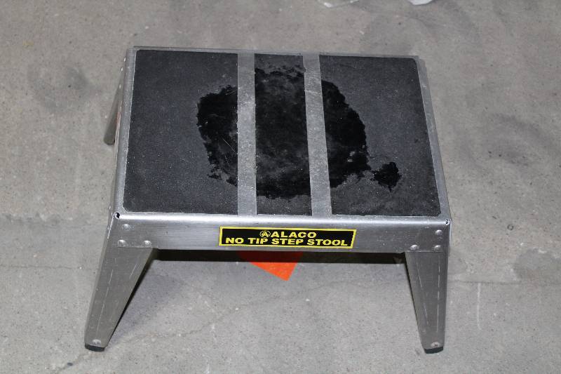 lot 2018 image: Aluminum  step Stool