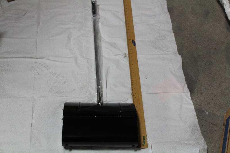 lot 2025 image: Metal Dust Pan