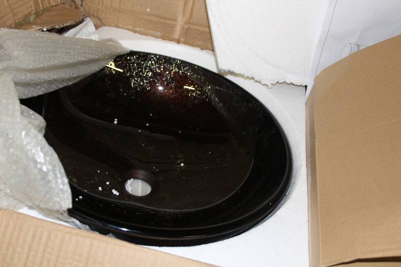 lot 2039 image: Glass Vessel sink Set