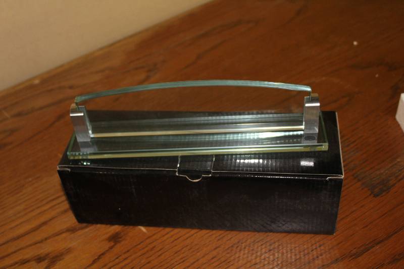 lot 2045 image: Glass Desk Plate