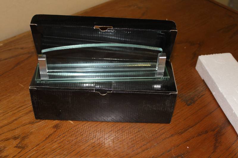 lot 2046 image: Glass Desk Plate