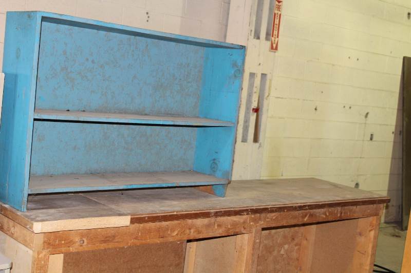lot 2058 image: cabinet