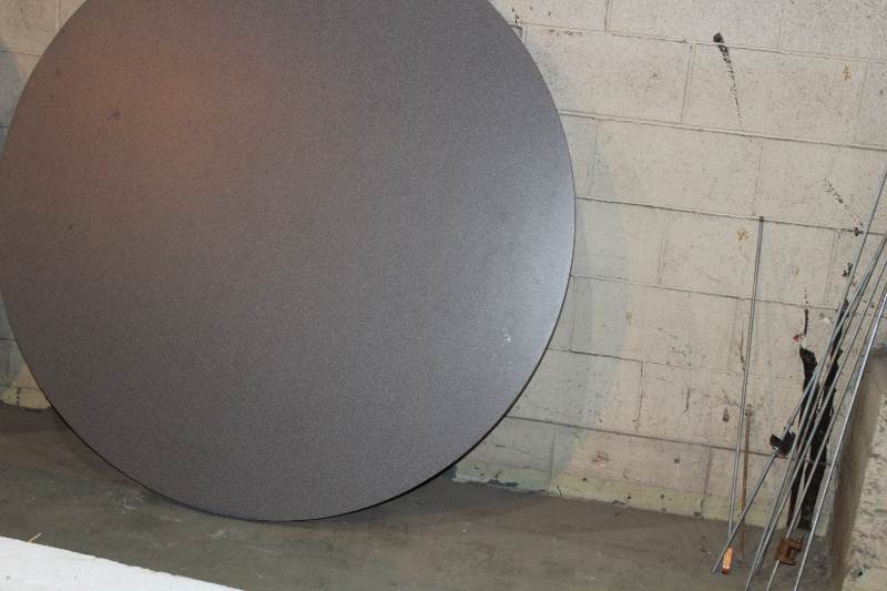 lot 2060 image: Round Table