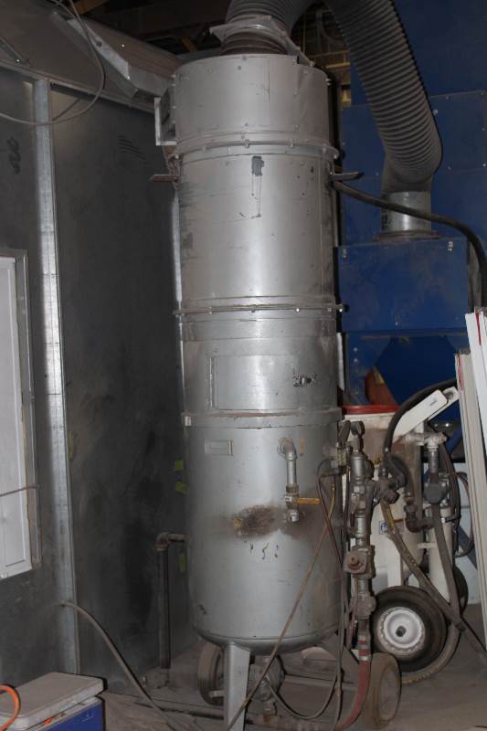 lot 2066 image: Dust collector