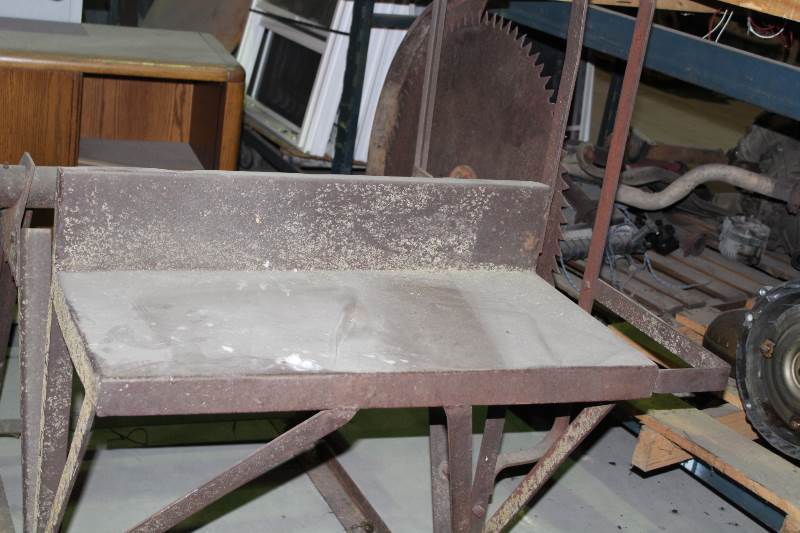 lot 2075 image: Buzz Saw