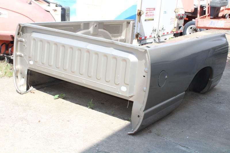 lot 2079 image: Dodge truck Bed