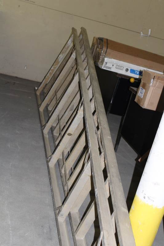 lot 2104 image: aluminum Ladder
