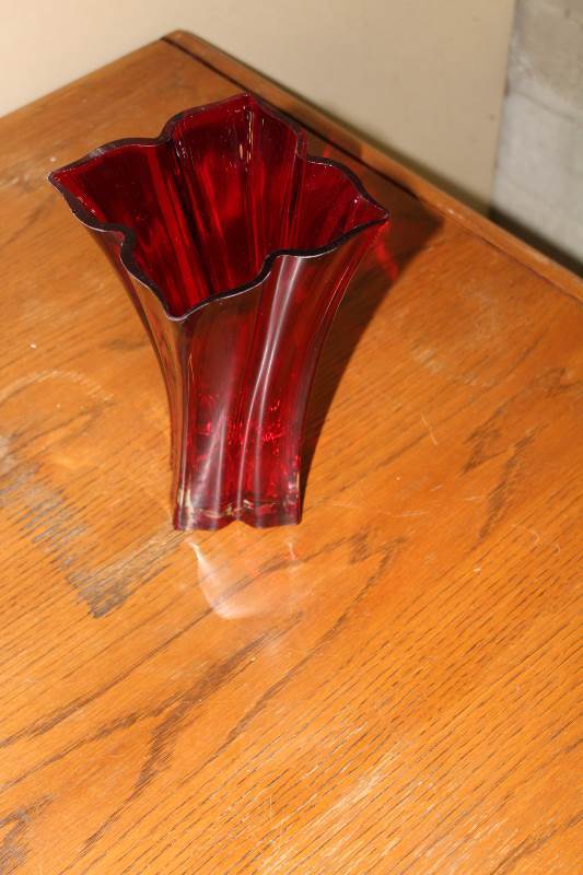 lot 2107 image: Glass Vase