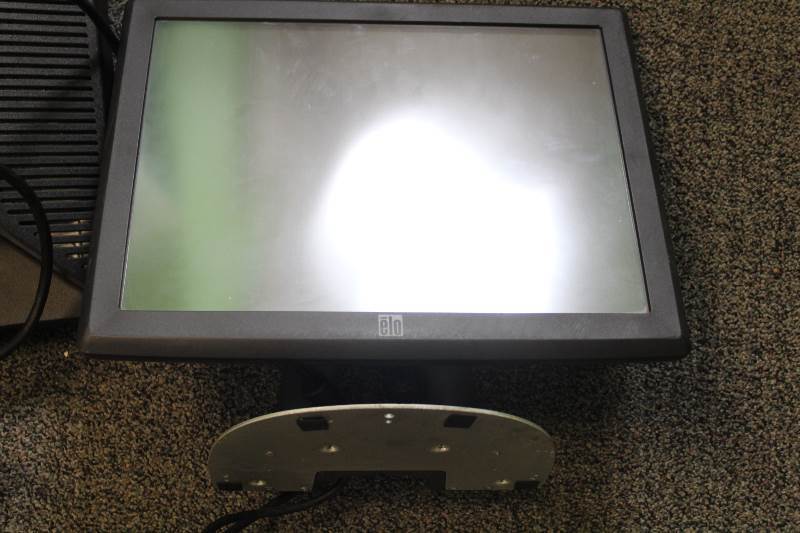 lot 2128 image: flat screen panels
