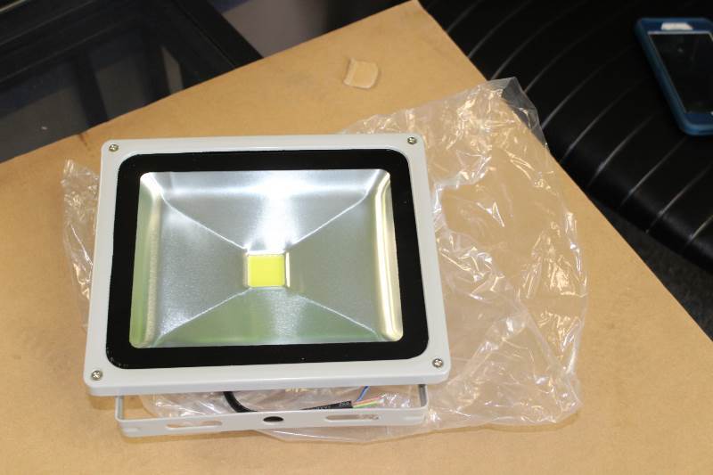lot 2133 image: 30 Led flood light