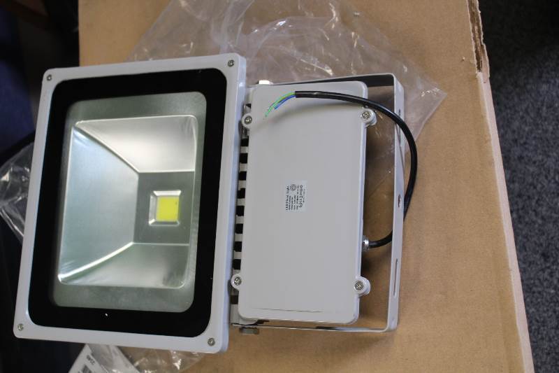 lot 2137 image: 70 wats flood led light