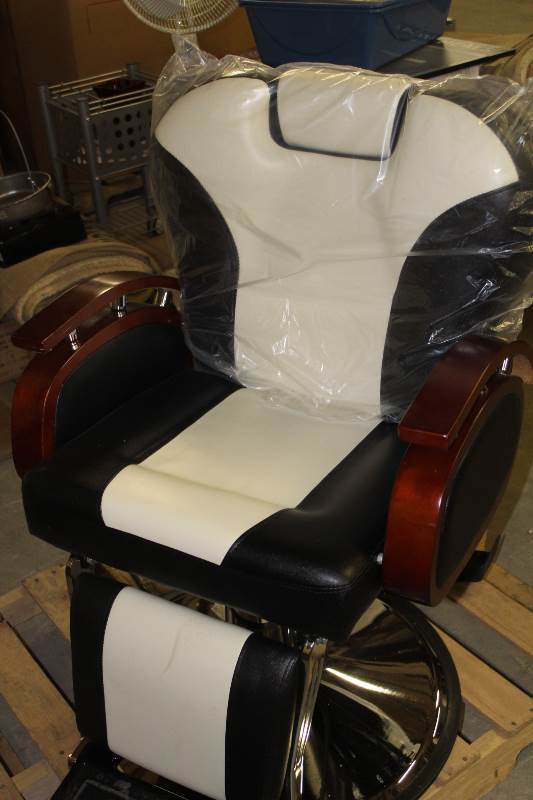 lot 2154 image: Barber Chair