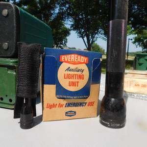 lot 8022 image: Vintage Eveready Auxiliary Lighting Unit by Union Carbide