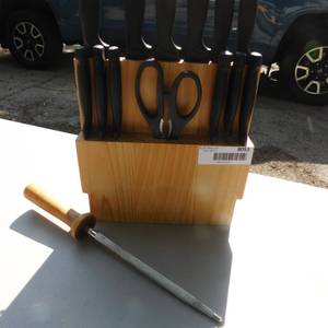 lot 8053 image: Stainless Knife Block Set