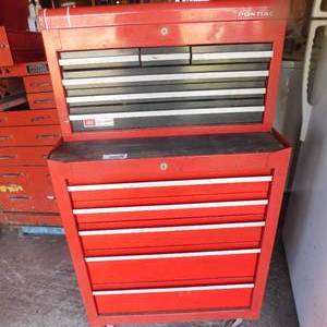 lot 8009 image: Craftsman Pontiac Mechanics Tool Chest on Wheels
