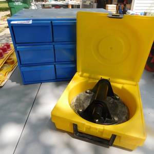 lot 8046 image: Metal tabletop Tool Box & Glass Handling Tool