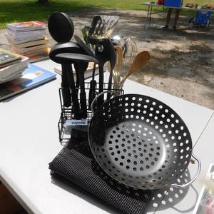 lot 8063 image: Kitchen Utensils (15)