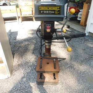 lot 8018 image: Central Machinery 8 Drill Press