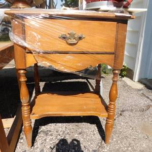 lot 8021 image: Vintage End Table