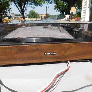 lot 8026 image: Pioneer Pl-12D Turntable