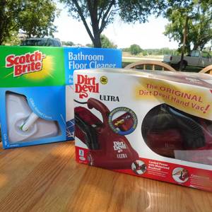 lot 8070 image: Dirt Devil Ultra and Scotch Brite Floor Cleaner