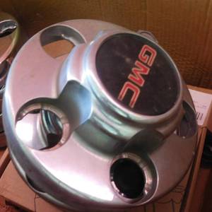 lot 8091 image: Gmc 5 lug Wheel caps