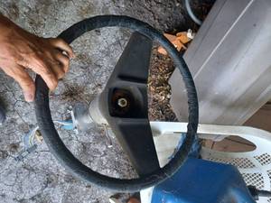 lot 8004 image: Universal Steering Column