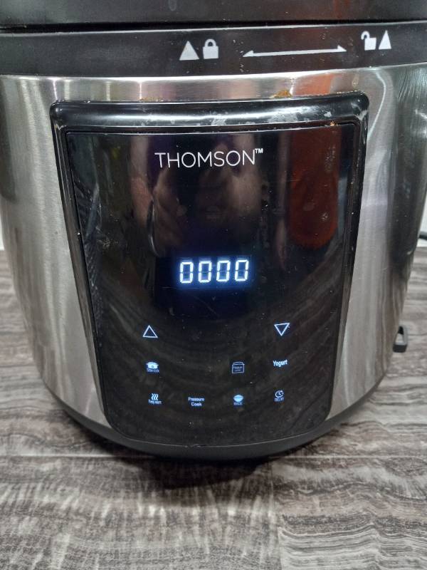  Thomson TFPC607 9-in-1 Pressure Cooker and Air Fryer