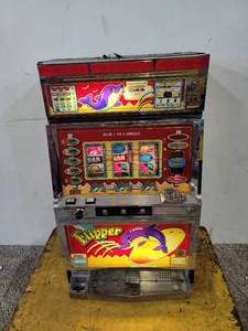 lot 398 image: Flipper slot machine by Universal co. wkey