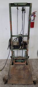 lot 400 image: Electric platform lift cart  Works Great
