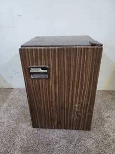 lot 416 image: Montgomery Ward mini refrigerator