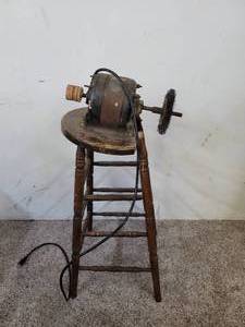 lot 418 image: Bench grinder on wood stool