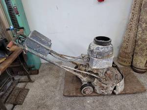 lot 421 image: HEAVY vintage floor cleaner Untested