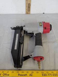 lot 442 image: Central pneumatic 16 gauge 1-14 to 2 - 12nails finish nailer