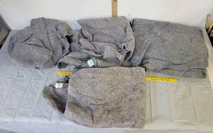 lot 460 image: (4) Moving blankets
