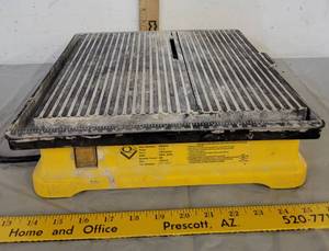 lot 466 image: 4 Portable ceramic tile wet saw
