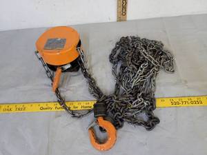 lot 482 image: 1 Ton chain hoist