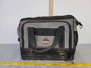 lot 490 image: Tenacious ergodyne work gear bag