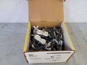 lot 495 image: Large lot of outlets