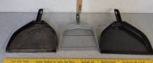 lot 498 image: (3) Dust pans