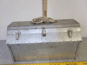 lot 505 image: Large metal tool box