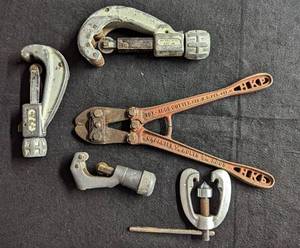 lot 651 image: Bolt and Pipe Cutters.