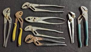 lot 654 image: Pliers.