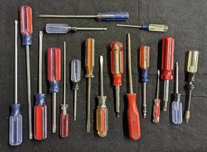 lot 657 image: Assorted Screw Drivers.