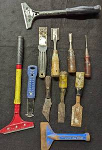 lot 661 image: Scrappers and Chisels.