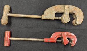 lot 662 image: (2) Pipe Cutters.