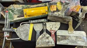 lot 669 image: PaintPutty Scrappers, Trowels and more.