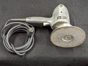 lot 676 image: Vintage Porter-Cable Heavy Duty 7 Disc Sander.