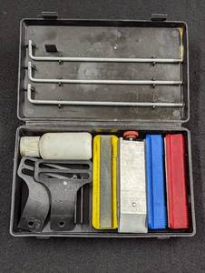 lot 677 image: Vintage Smiths Precision Sharpening Kit.