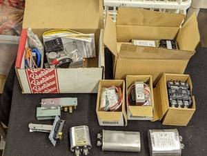 lot 699 image: Electronic Ignition Gas Valve, Ignition Control, Contactor, and more.